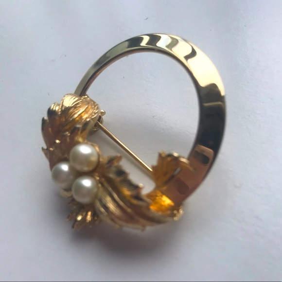 Vintage S. Coventry Gold-Tone & Faux Pearl Brooch - Picture 2 of 3